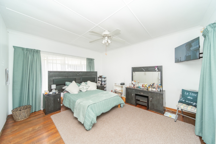 4 Bedroom Property for Sale in Sunnyridge Eastern Cape